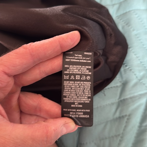 Ted Baker Annasa Floral Pencil Skirt Size: 4
Length: 21” - Picture 6 of 6